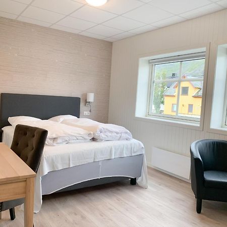 ホテル Mefjord Brygge Mefjordvær エクステリア 写真