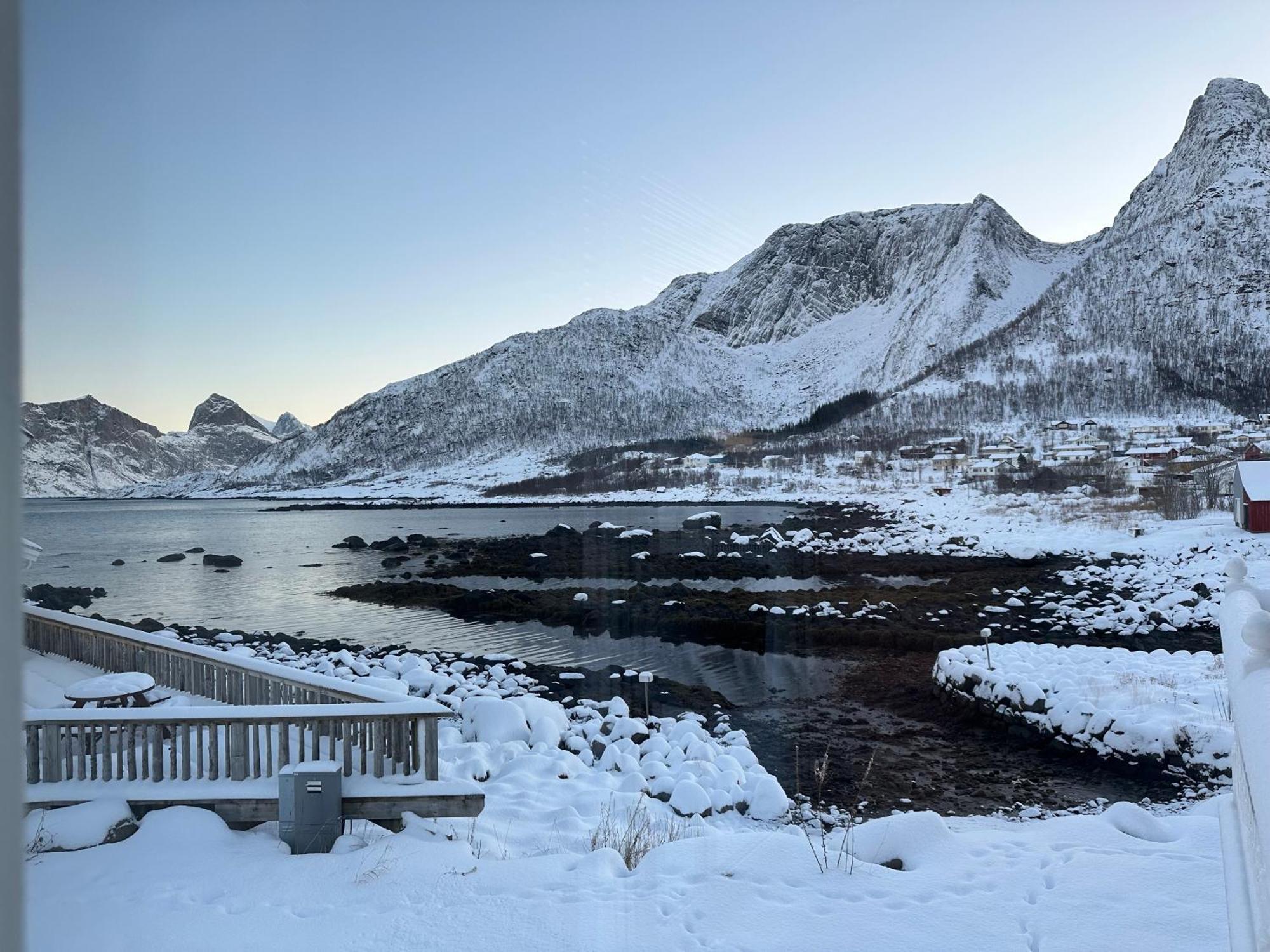 ホテル Mefjord Brygge Mefjordvær エクステリア 写真